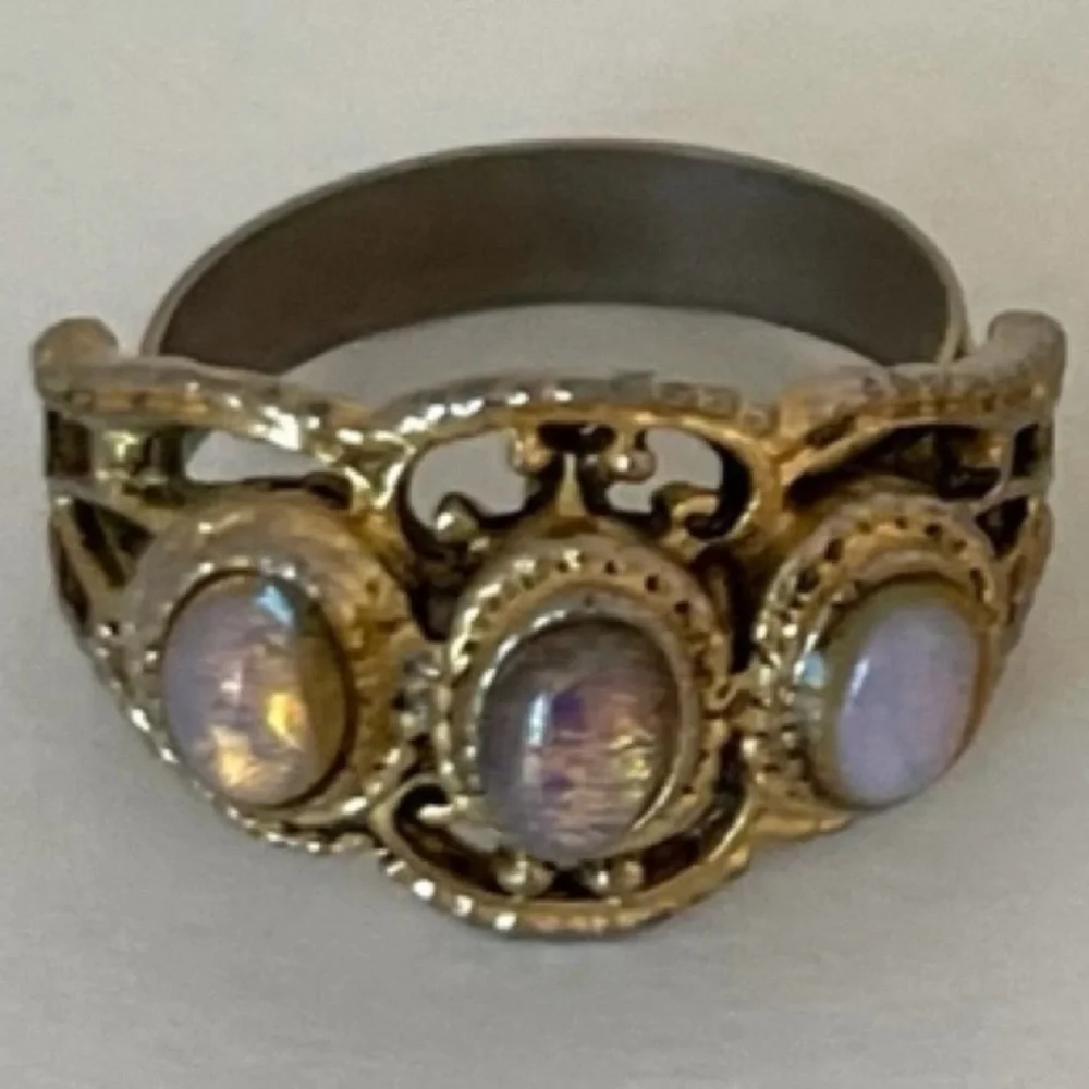 Elegant Vintage Ring 3 Stone Bezel Opal Moonstone Delicate Ornate Gold Filigree